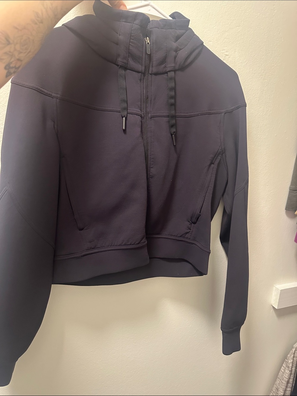 Lululemon jacket size 4